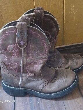 Justin Boots Brown Leather Western Boots with Pink Stitching